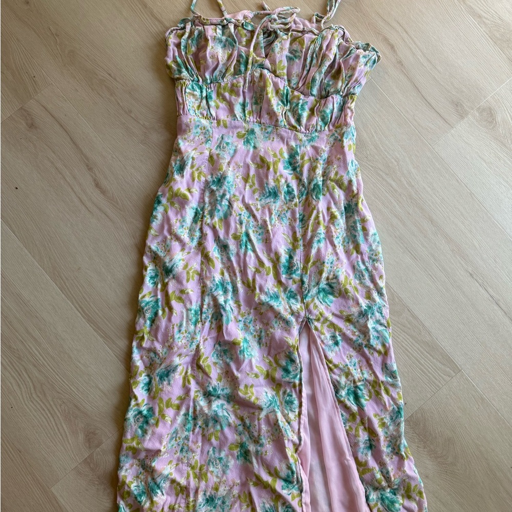 ASTR The label Pink Floral Midi Dress